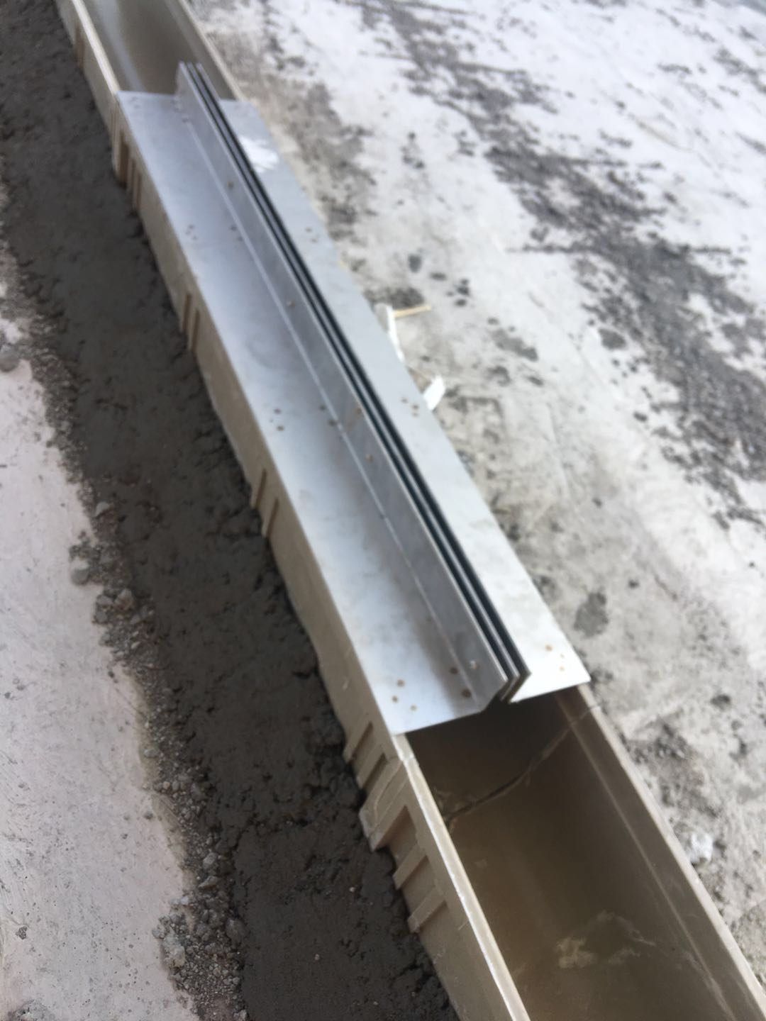 树脂缝隙式排水沟